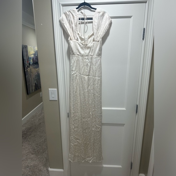 ❌SOLD❌Tularosa white maxi EUC medium revolve - Picture 4 of 5